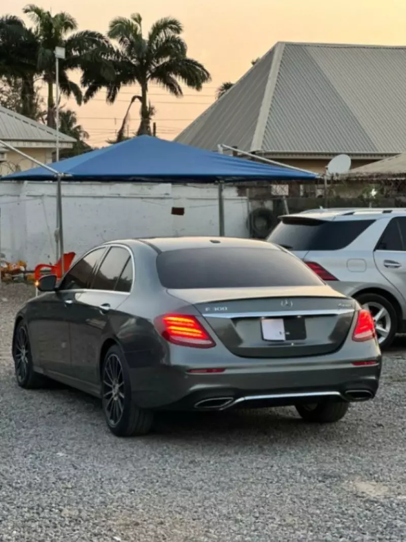 Mercedes-Benz E 300   - 2017