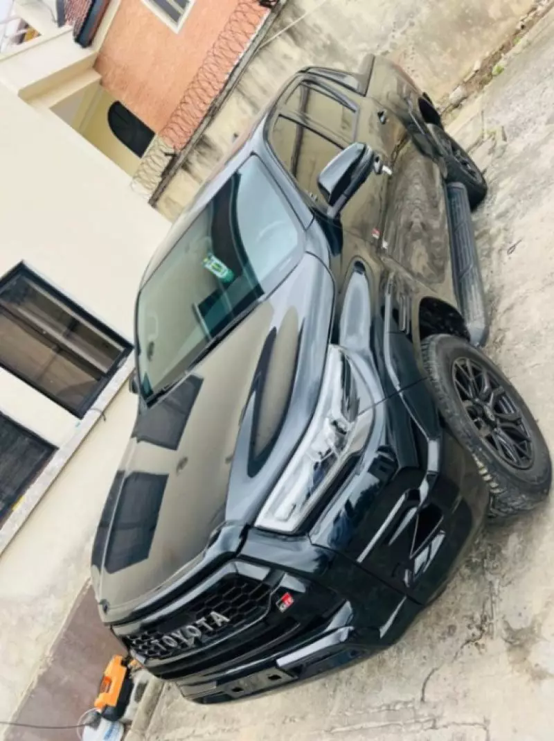 Toyota Hilux    - 2022