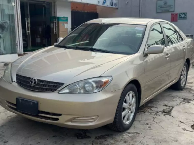 Toyota Camry   - 2004