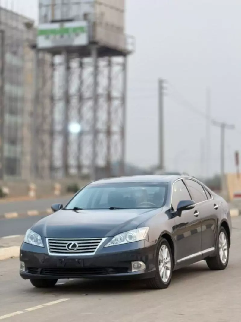 Lexus ES   - 2010