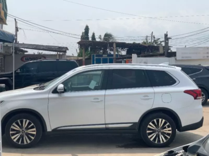 Mitsubishi Outlander - 2019