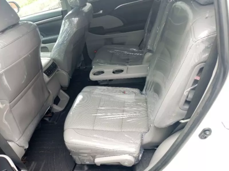 Toyota Highlander   - 2015