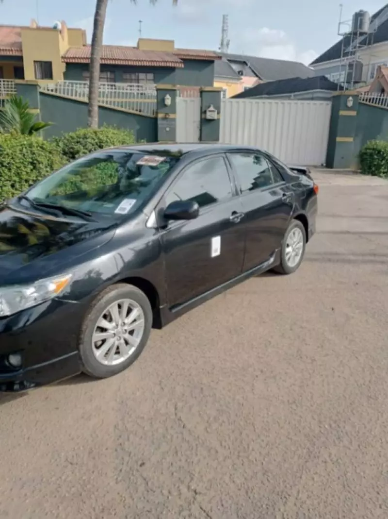 Toyota corolla   - 2010