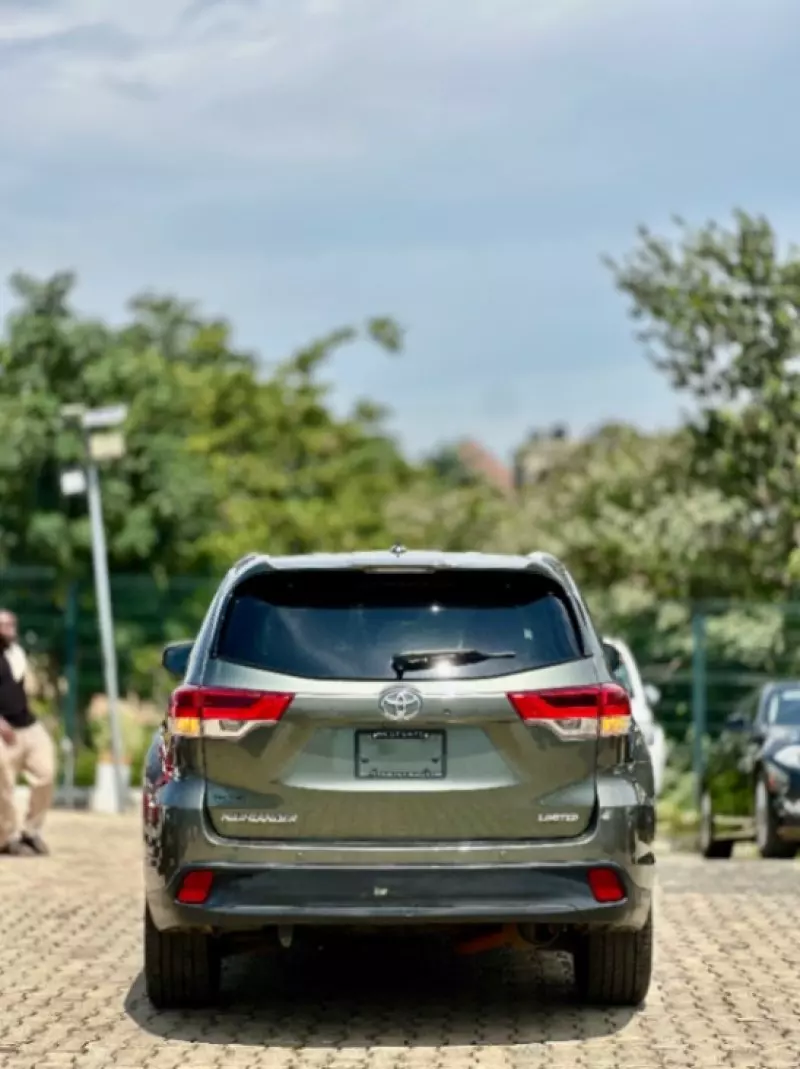 Toyota Highlander   - 2014