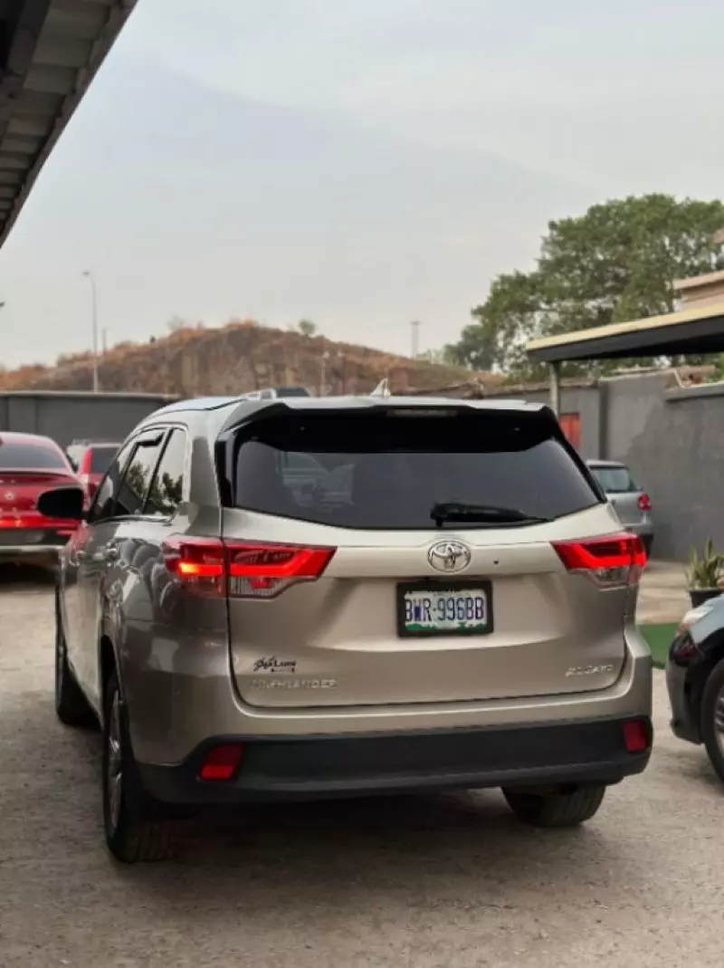 Toyota Highlander   - 2015