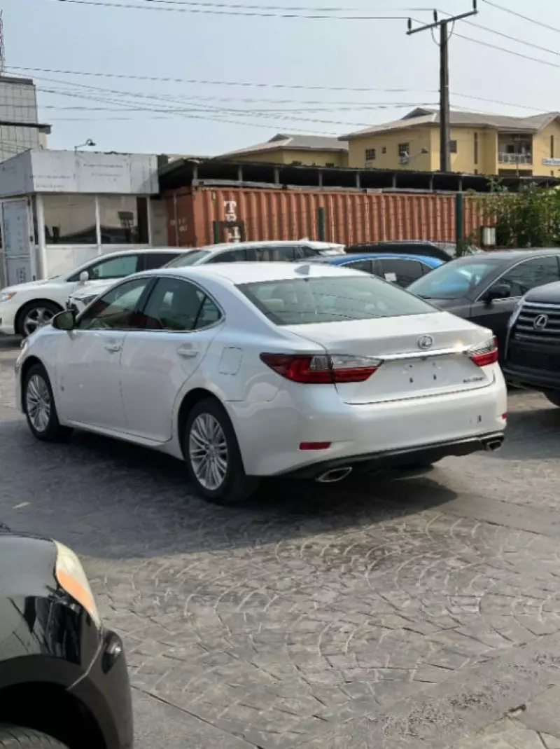 Lexus ES 350   - 2016