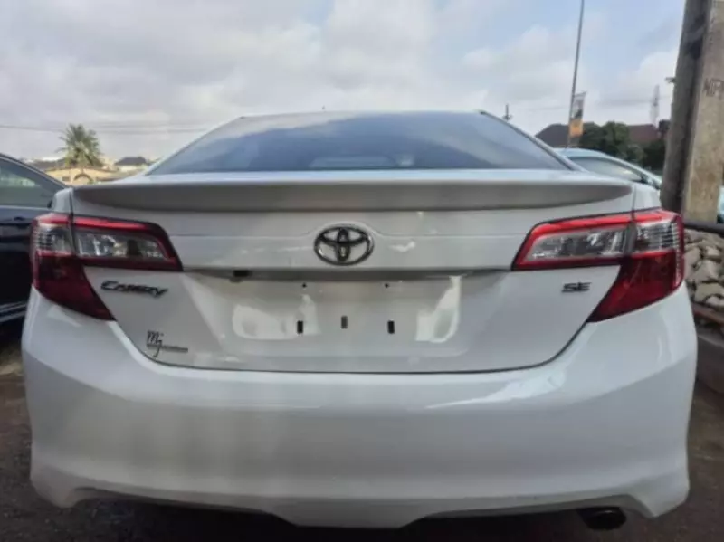 Toyota Camry   - 2014