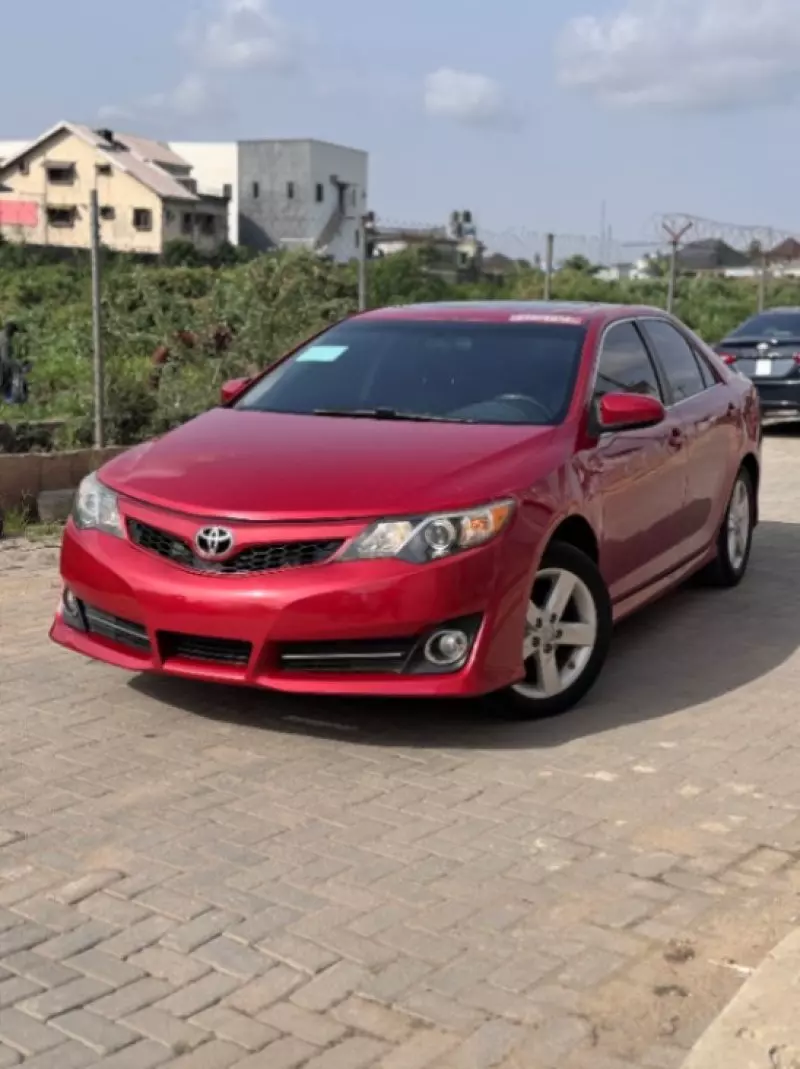Toyota Camry   - 2013