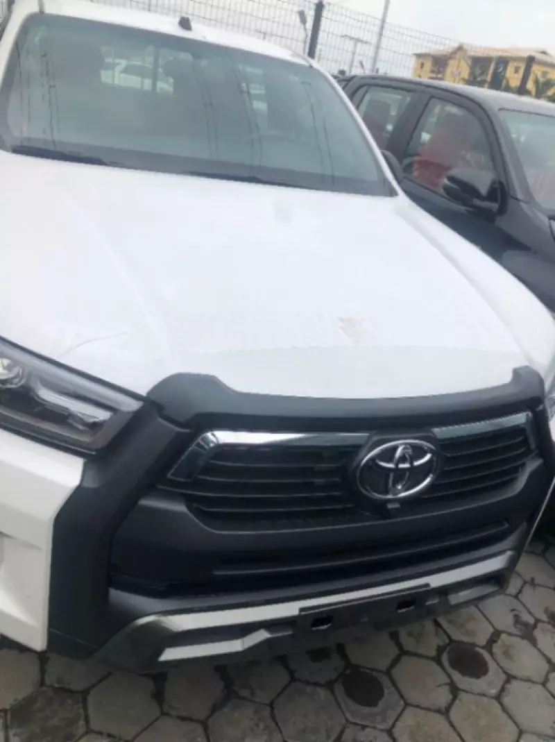 Toyota Hilux Revo    - 2023