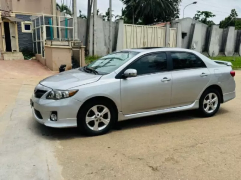 Toyota corolla   - 2011