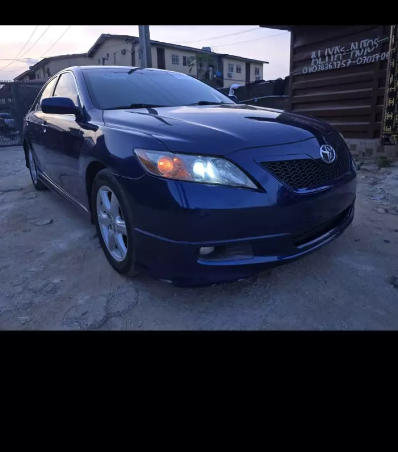 Toyota Camry   - 2009