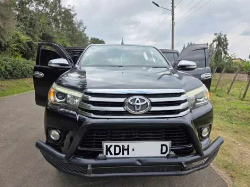 Toyota Hilux Revo    - 2017