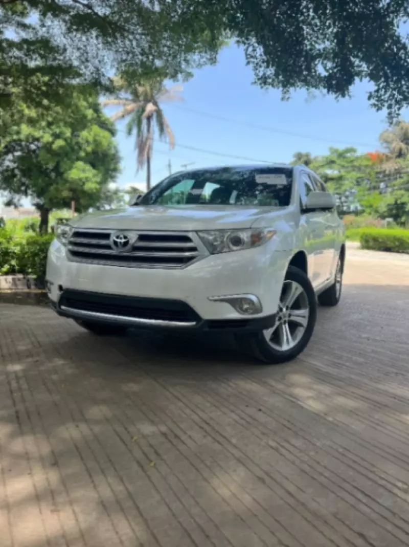 Toyota Highlander   - 2013