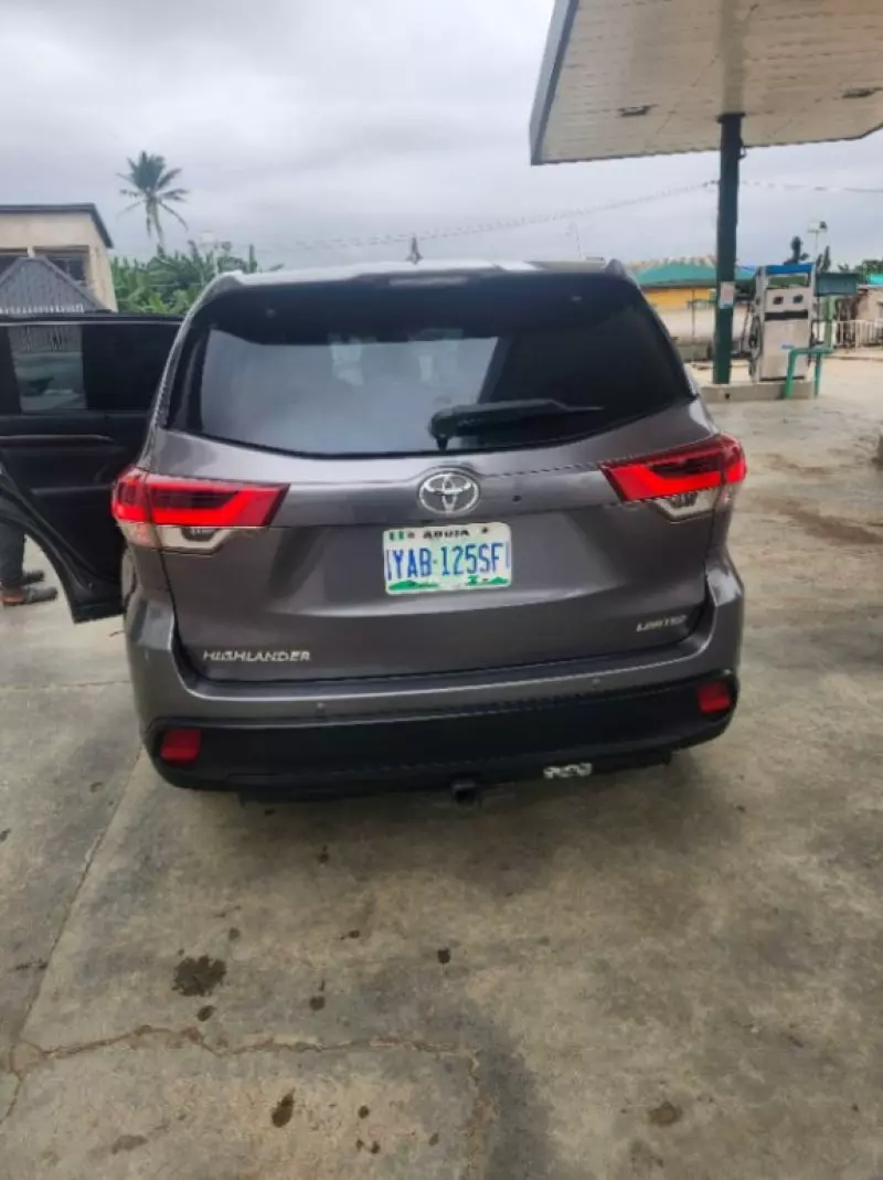 Toyota Highlander   - 2013