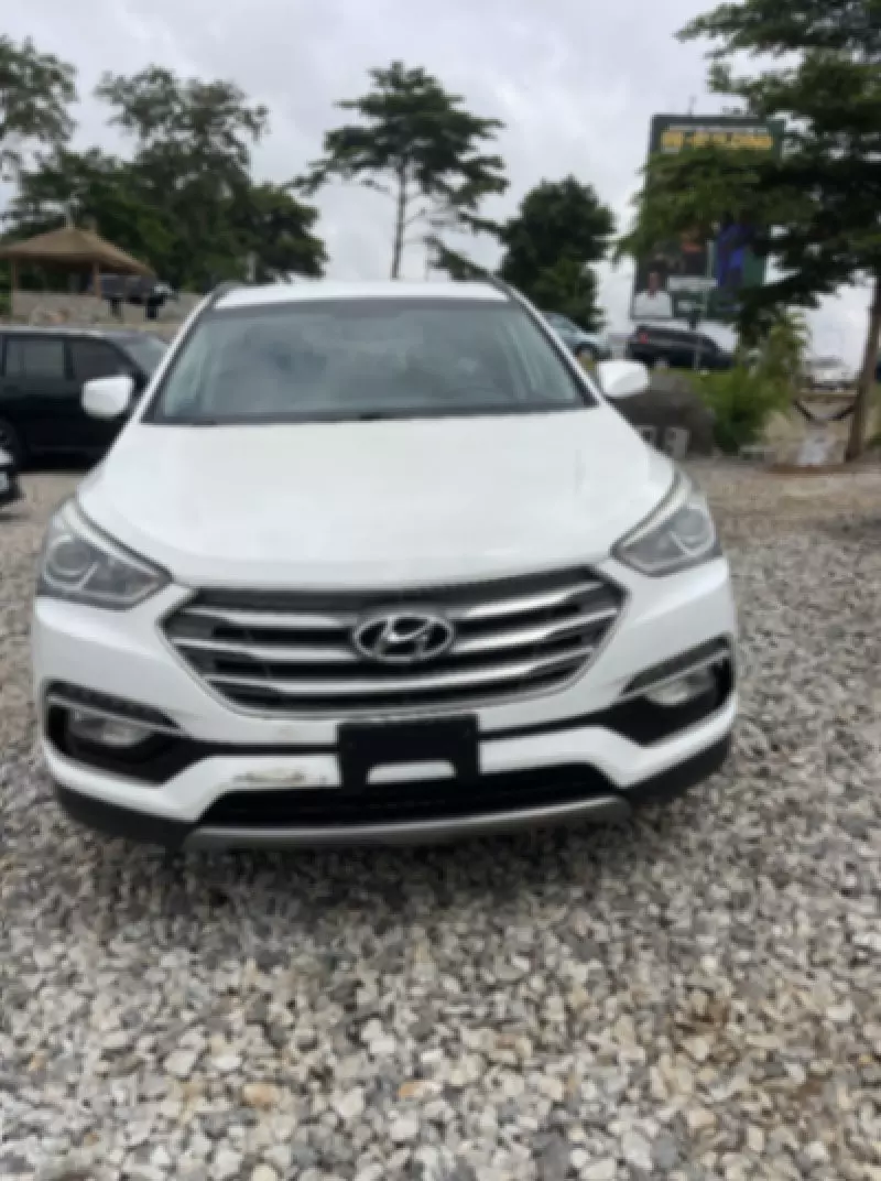 Hyundai Santa Fe   - 2017