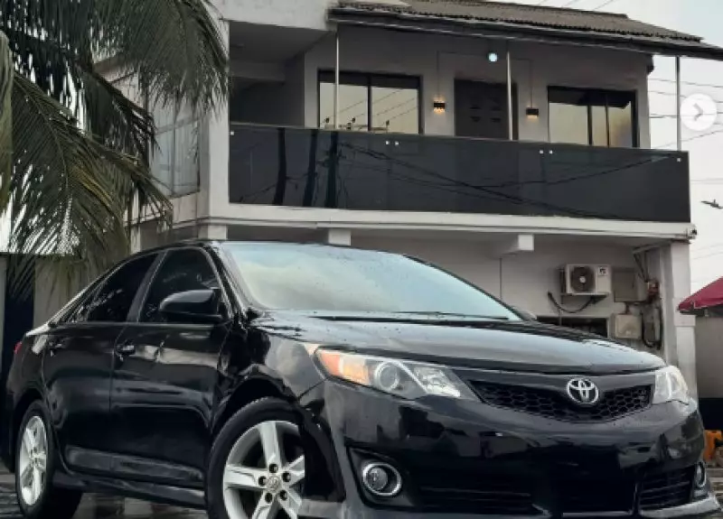 Toyota Camry   - 2013