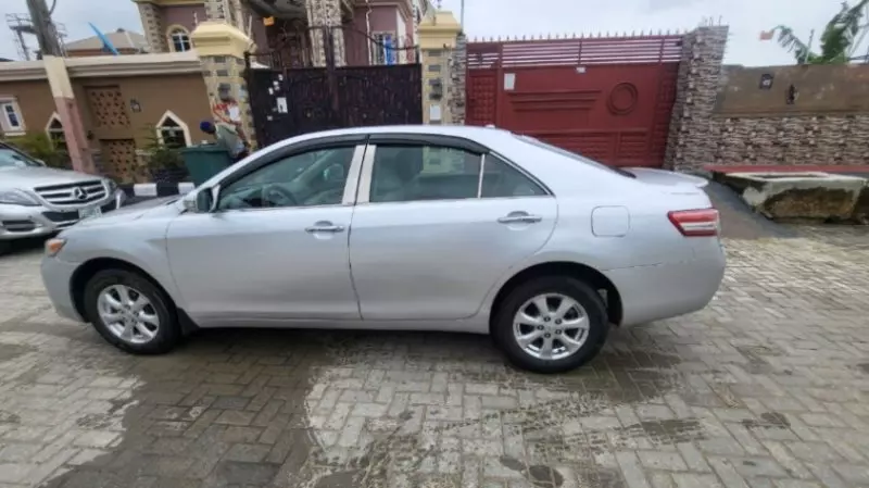 Toyota Camry   - 2010