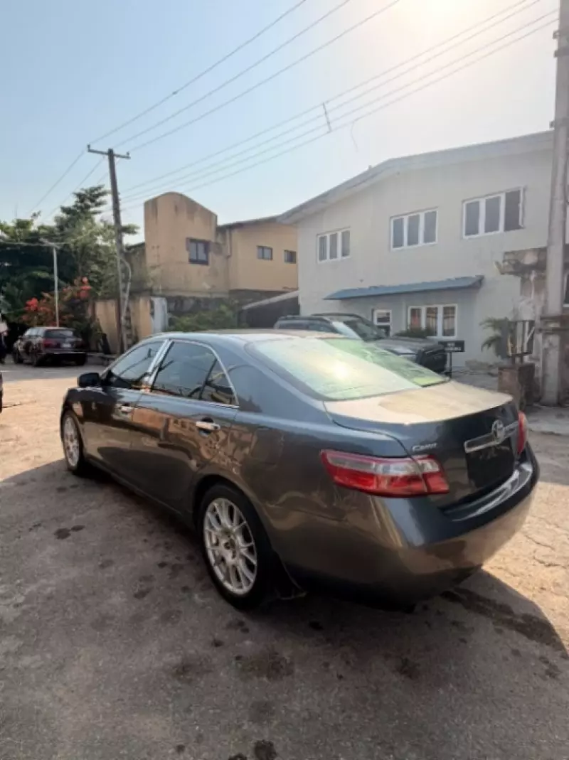 Toyota Camry   - 2012