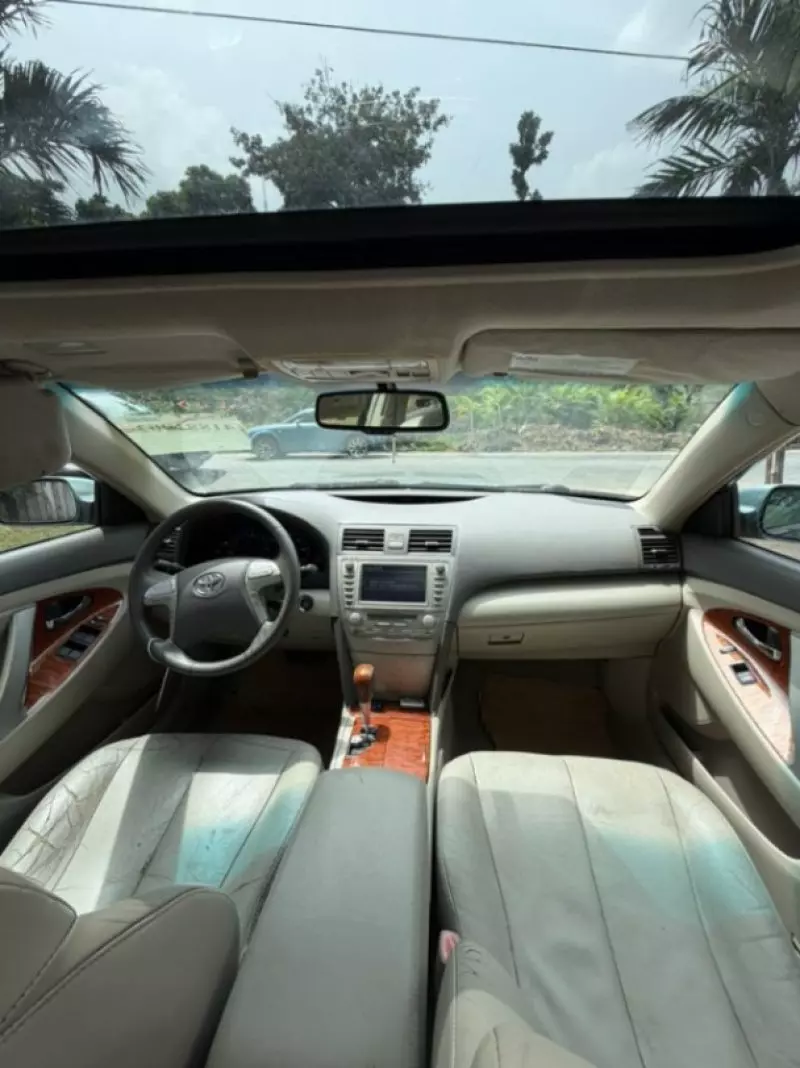 Toyota Camry   - 2010