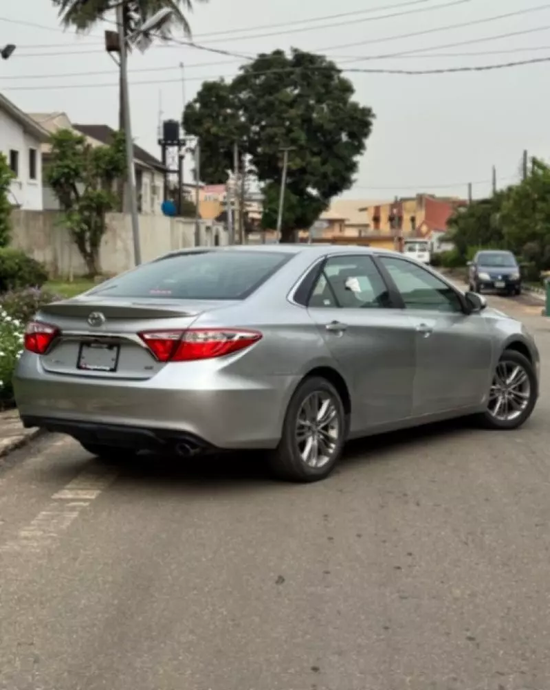 Toyota Camry   - 2016