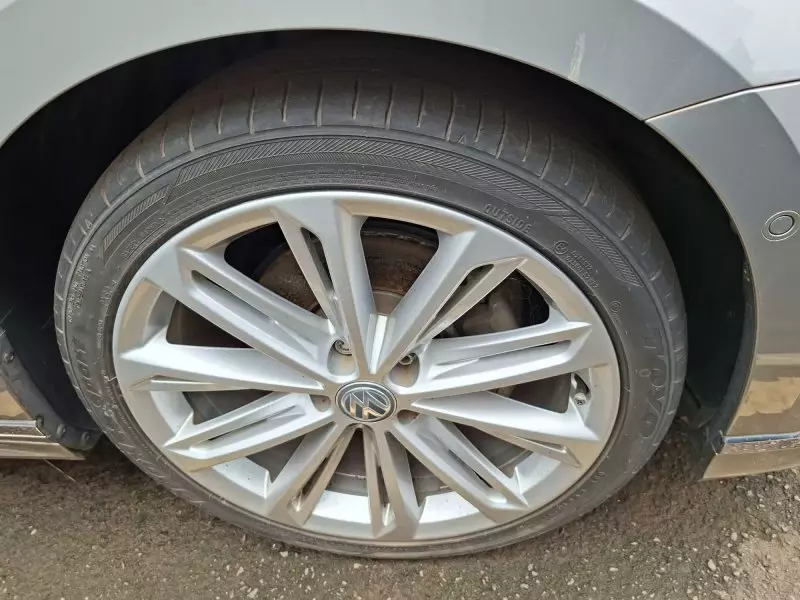 Volkswagen Passat   - 2016