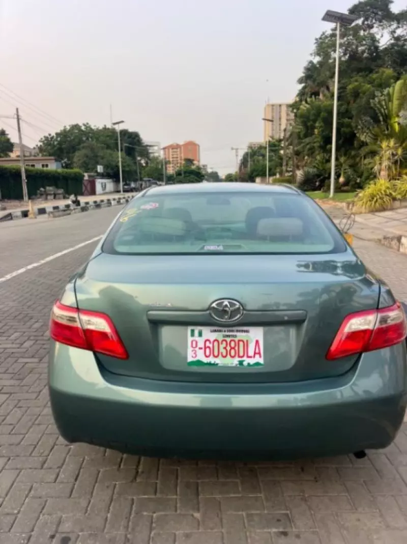 Toyota Camry   - 2009