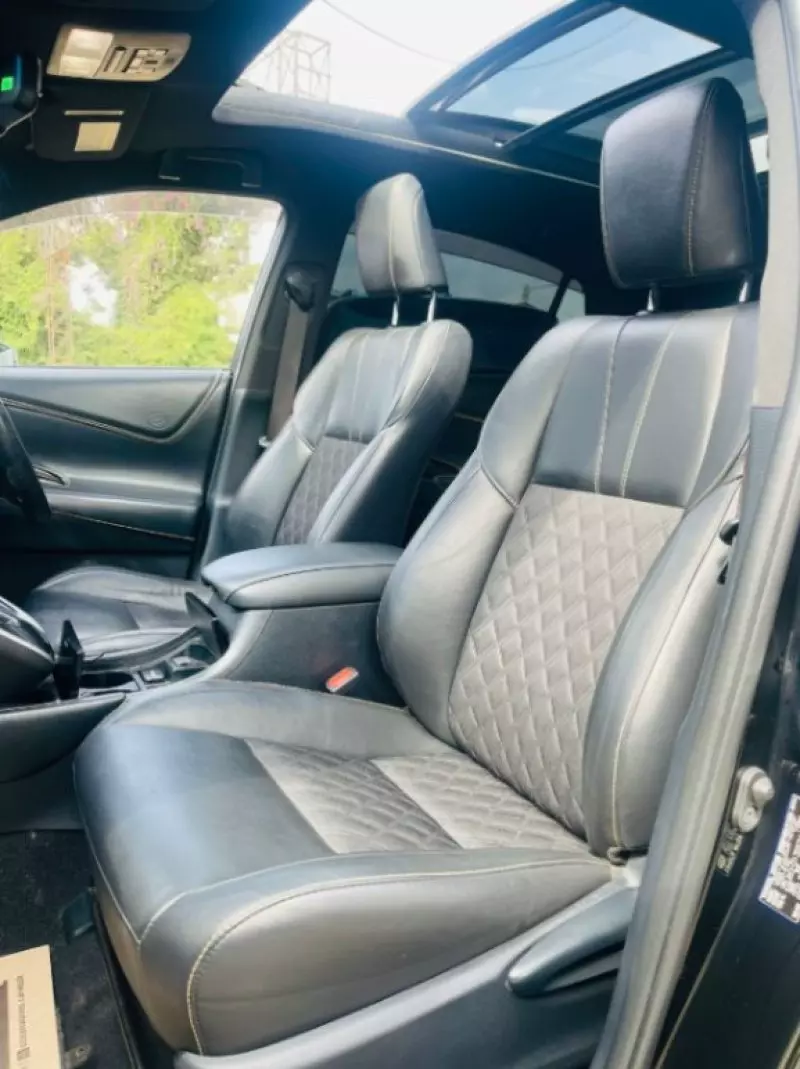 Toyota Harrier   - 2017