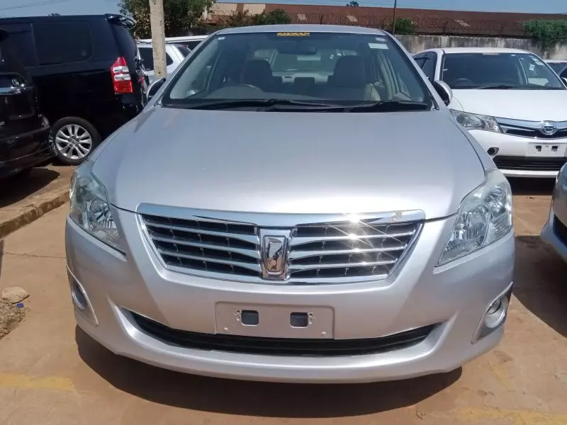Toyota Premio    - 2012