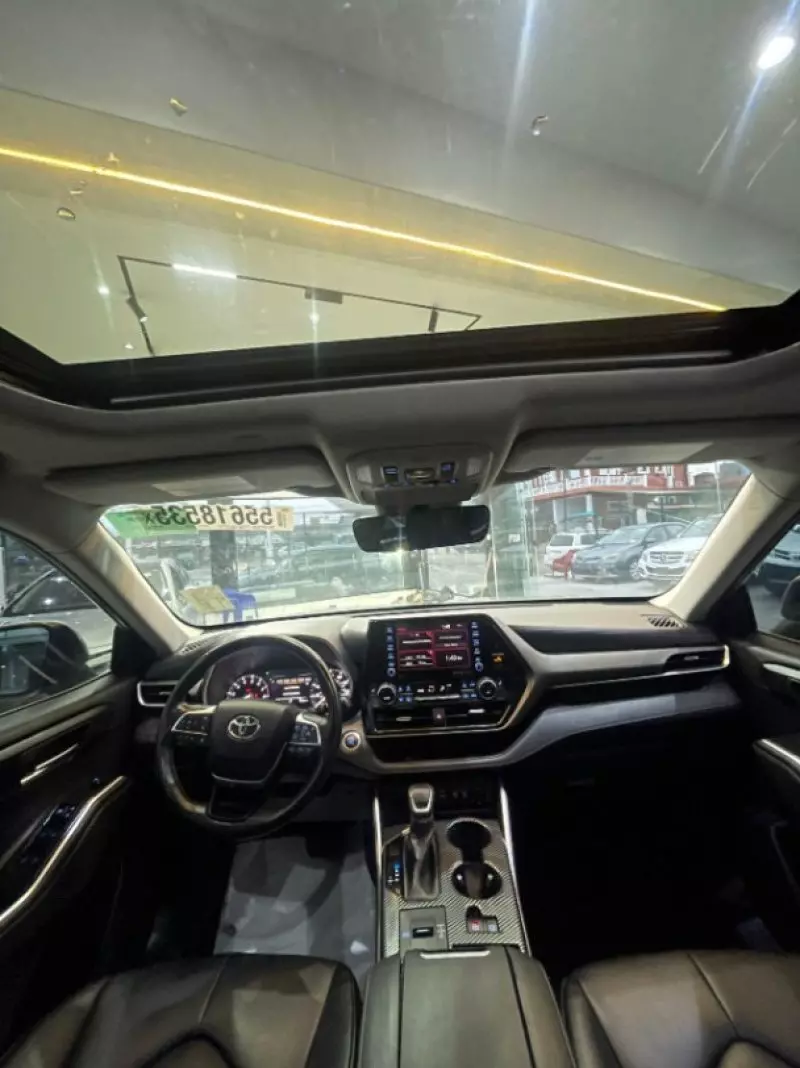 Toyota Highlander   - 2020