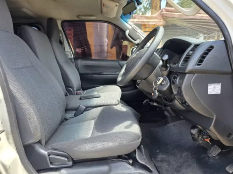 Toyota Hiace   - 2015