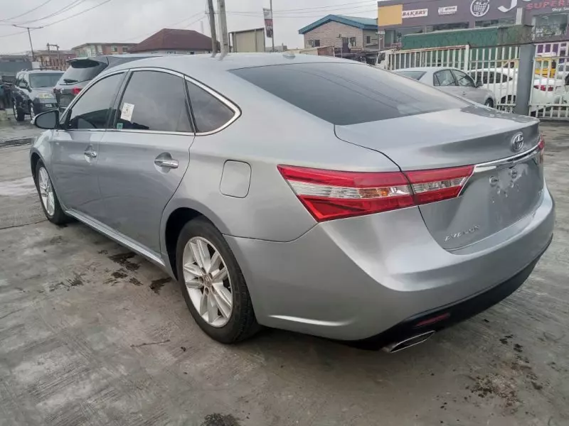 Toyota Avalon   - 2015