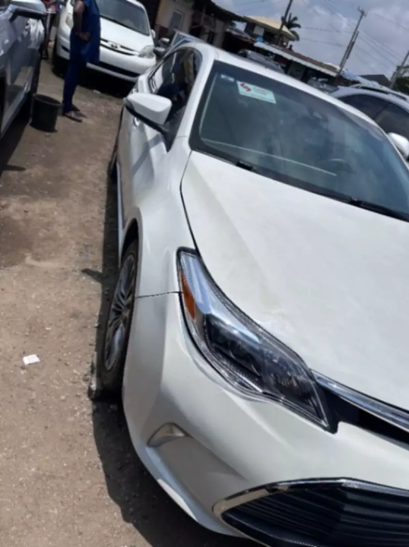Toyota Avalon   - 2017