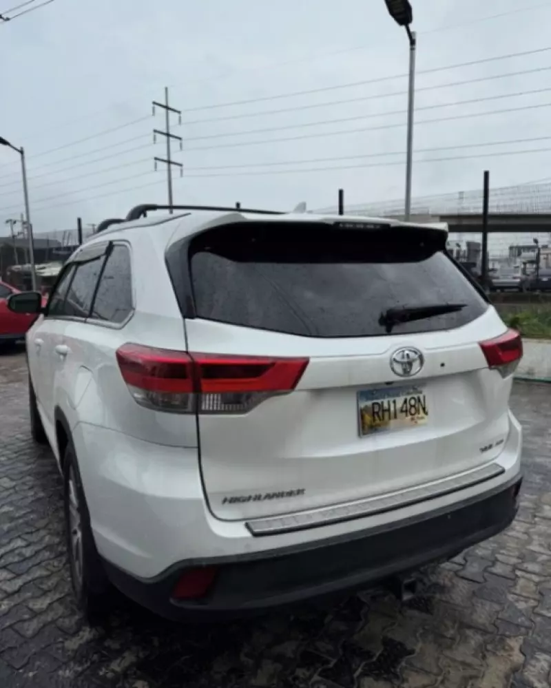 Toyota Highlander   - 2016