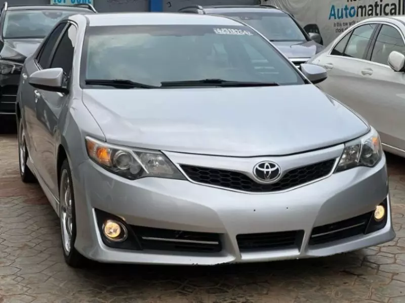 Toyota Camry   - 2012