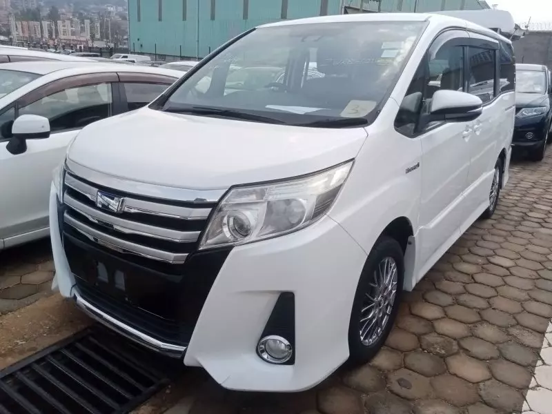 Toyota Noah Hybrid
