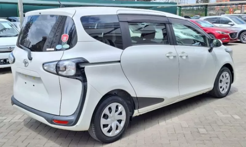 Toyota Sienta   - 2018