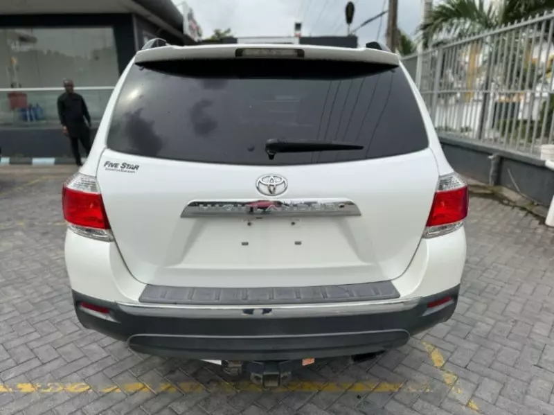 Toyota Highlander   - 2013
