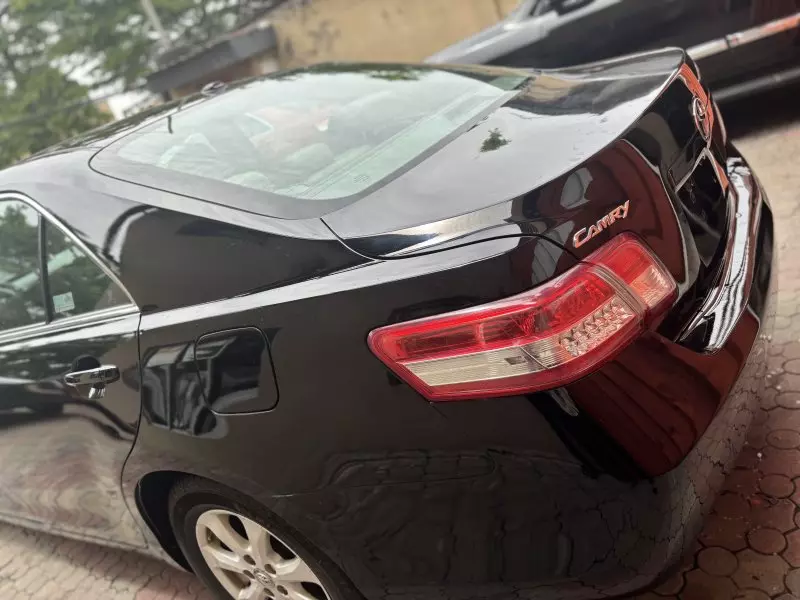 Toyota Camry   - 2011
