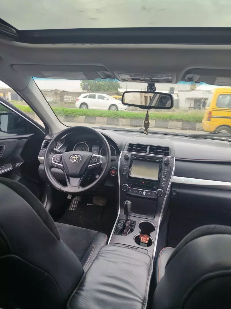 Toyota camry   - 2015