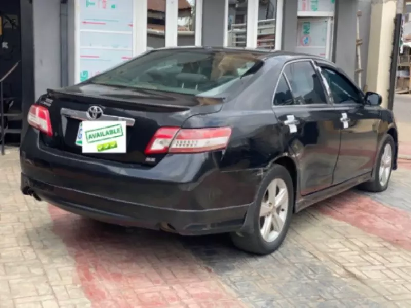 Toyota Camry   - 2010