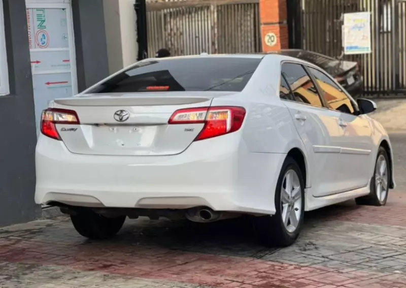 Toyota camry   - 2012