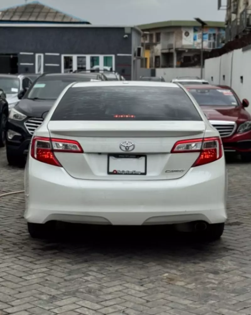 Toyota Camry   - 2014