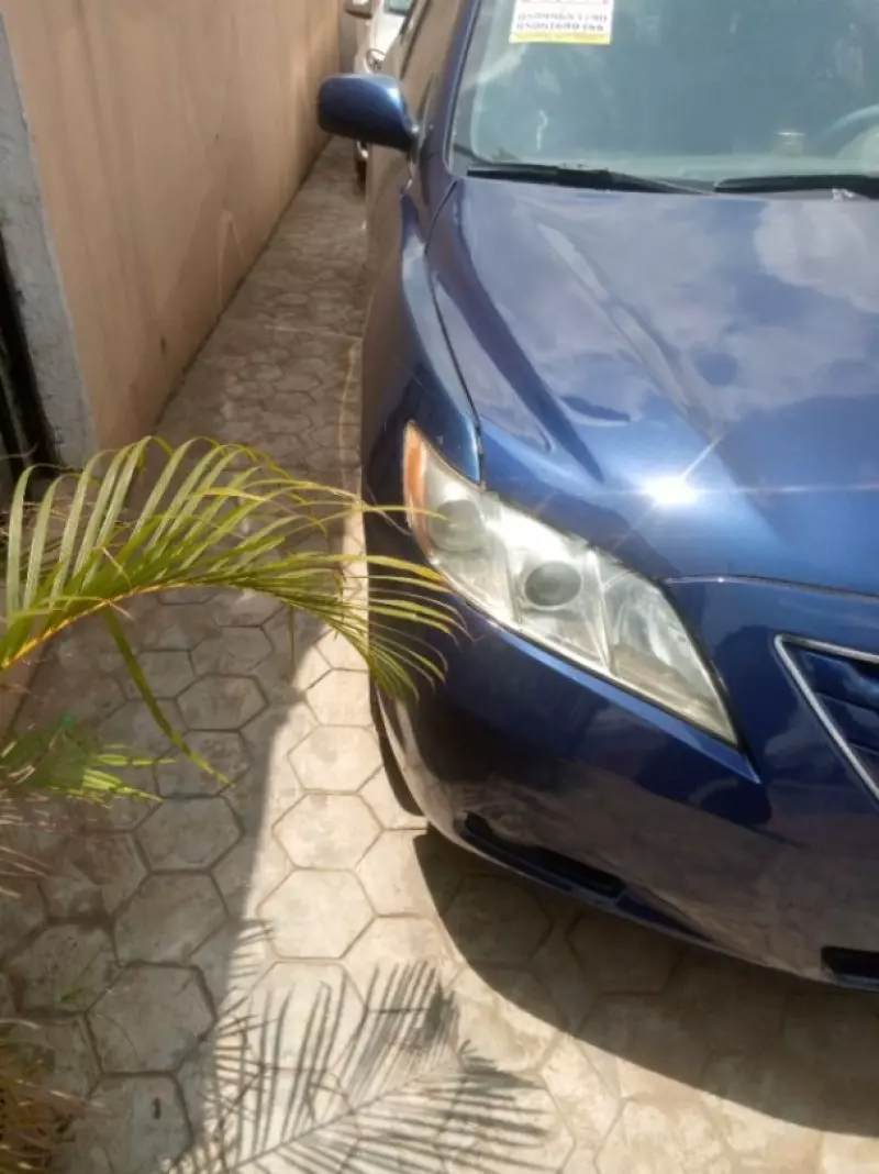 Toyota Camry   - 2009