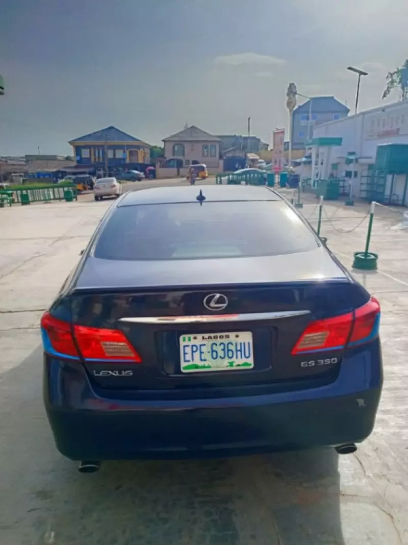 Lexus ES 350   - 2010