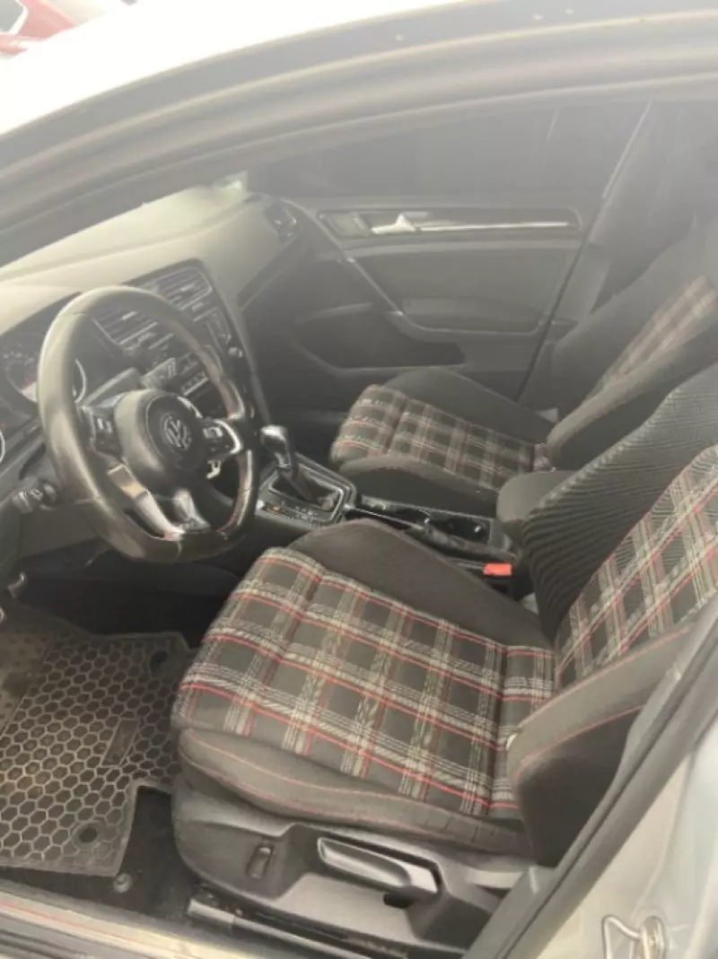 Volkswagen Golf   - 2017