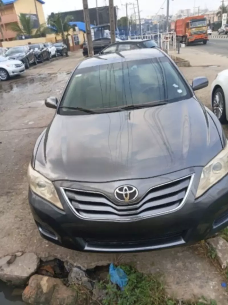 Toyota Camry   - 2011