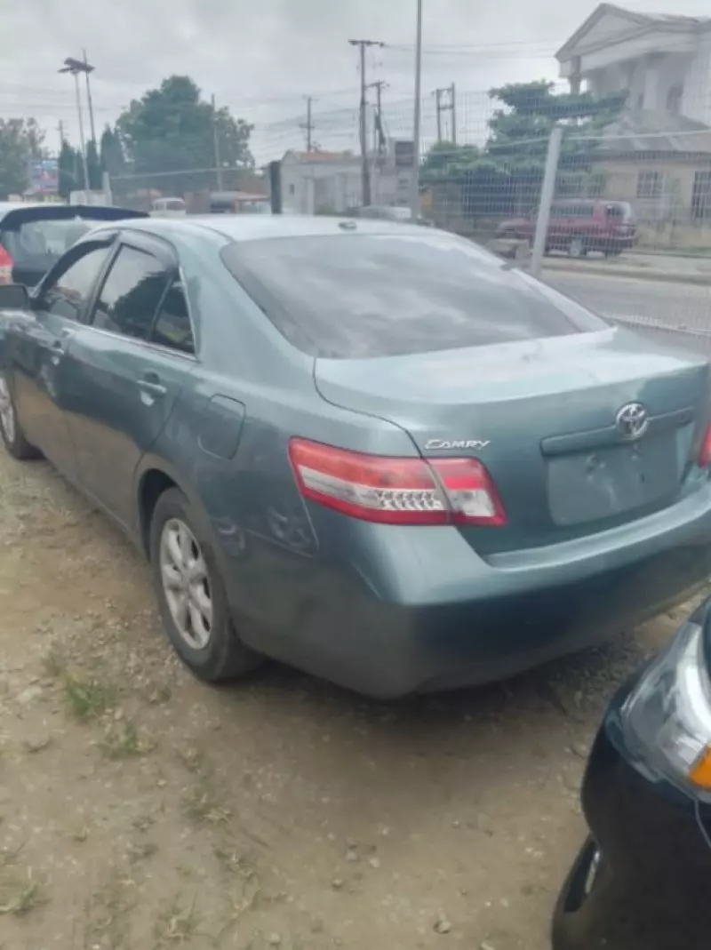 Toyota Camry   - 2010