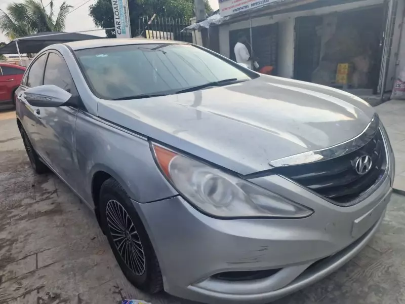 Hyundai Sonata   - 2010