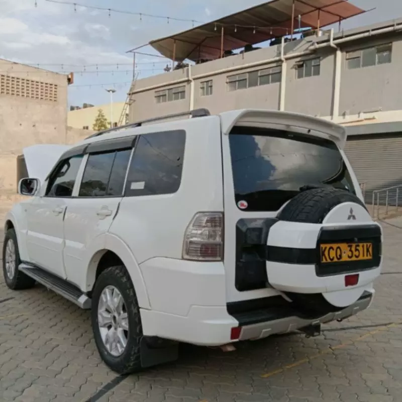 Mitsubishi Pajero Exceed    - 2011