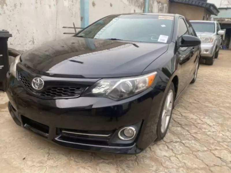 Toyota Camry   - 2013